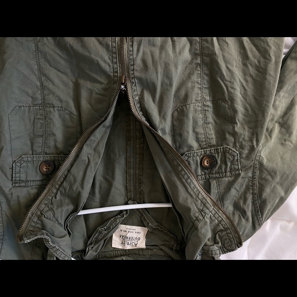 green jacket - Picture 4 of 5